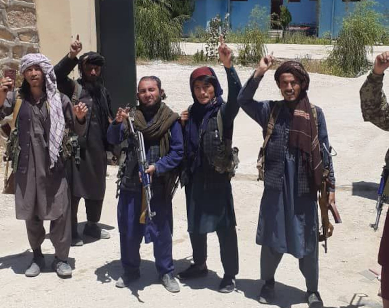 Террористы оказались таджиками. Захват Афганистана талибами.